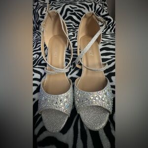 NWOT SILVER FORMAL SHOES